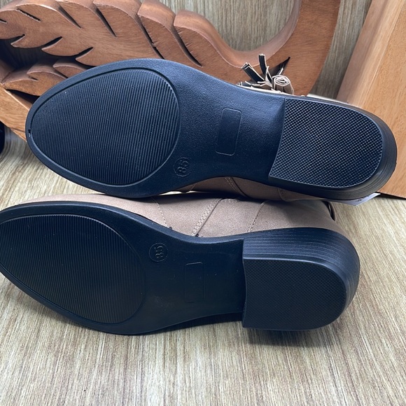 🆕 AEROCUSHION Hartford Faux Leather Booties with Tassel - 8.5 (US) NWT - Picture 4 of 7